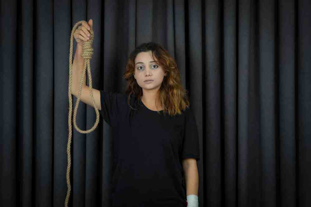 portrait depressed young girl holding hangman s knot looking camera high quality photo 11zon